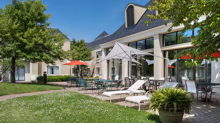Garden Patio DoubleTree Chicago
