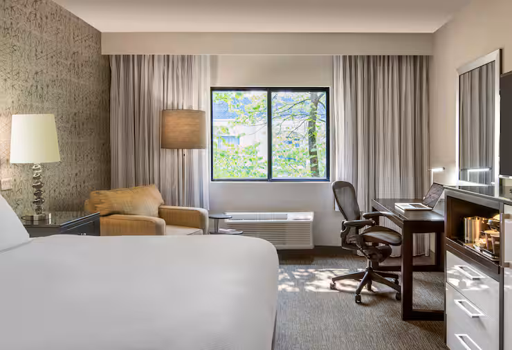 King Standard DoubleTree Chicago